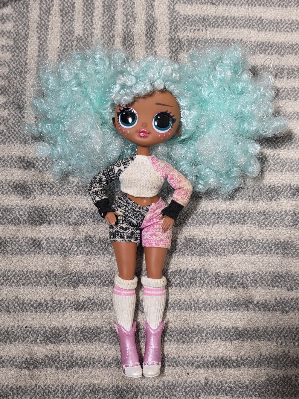 LOL Surprise OMG Winter Chill Icy Gurl Doll Aqua Curly Hair MGA 2019 With Outfit